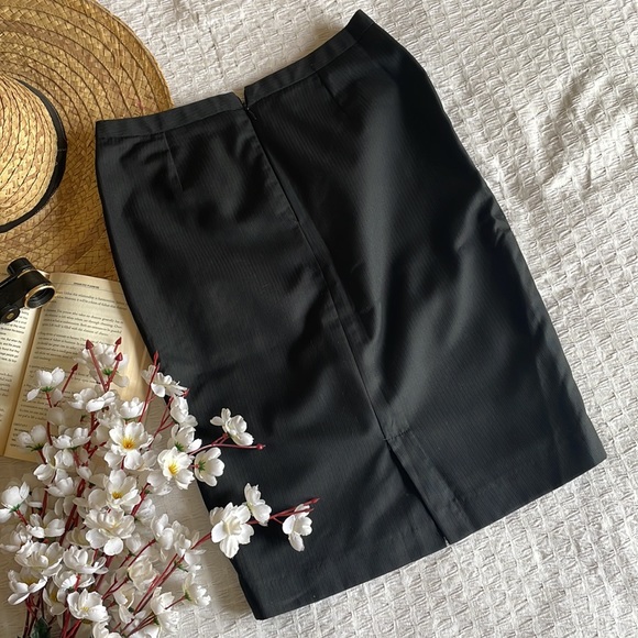 Pin striped Office skirt - knee length - Picture 6 of 9